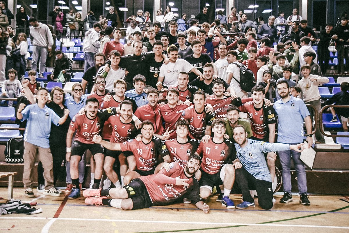 SantCugatCreix's tweet photo. 🤾‍♂️🏆🥇 El sénior A masculí del Club Handbol #SantCugat, campió de 1a Nacional per segon any consecutiu! 

📸 Ariadna Serres.

🔗 https://t.co/ps2wbmNU9g .

@LaFosbury @esportsenxarxa @PuntValles @unioesportscat @XavierAgusti @CARSantCugat @santcugatbiva https://t.co/J0ME5WYvqm
