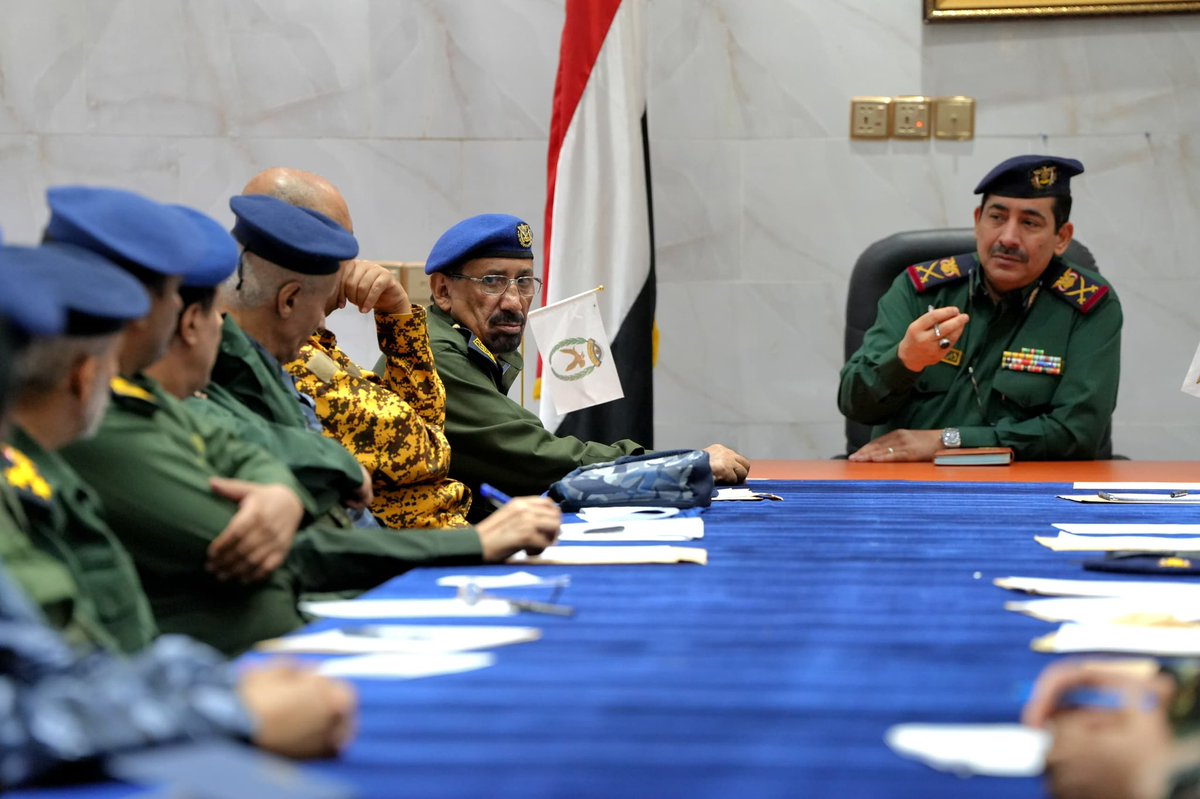 وزير الداخلية يترأس اجتماعاً لمدراء الأمن في المحافظات غير المحررة

 الإعلام الأمني- مأرب

ترأس وزير الداخلية، اللواء الركن إبراهيم حيدان، اليوم، اجتماعاً أمنياً موسعاً في محافظة مأرب، ضم مدراء الأمن في المحافظات غير المحررة، بالإضافة إلى مدراء فروع قوات شرطة الدوريات وأمن الطرق،