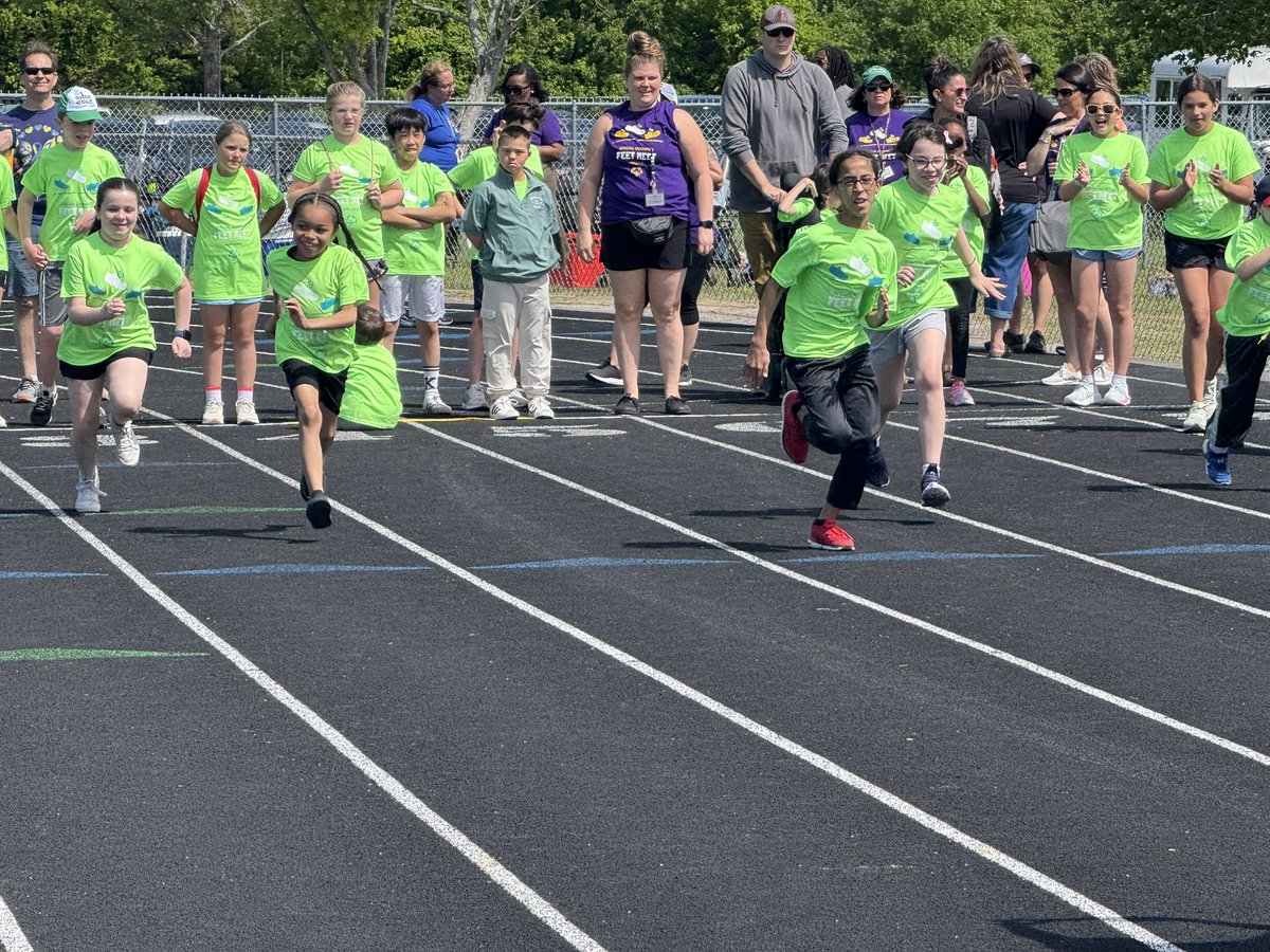 VBopportunity's tweet image. Hands down, one of the best days of the year, the Little Feet Meet! Thankful for the partnership with Special Olympics. Great job everyone involved. @vbschools @SpecialOlympics