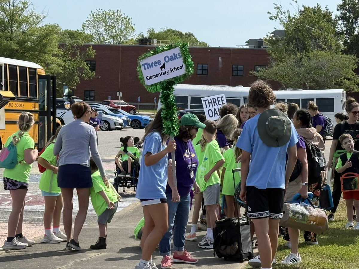 VBopportunity's tweet image. Hands down, one of the best days of the year, the Little Feet Meet! Thankful for the partnership with Special Olympics. Great job everyone involved. @vbschools @SpecialOlympics