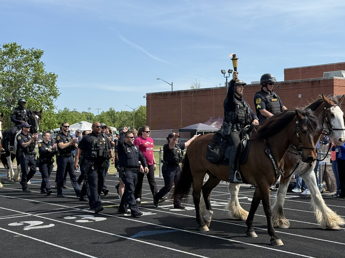 VBopportunity's tweet image. Hands down, one of the best days of the year, the Little Feet Meet! Thankful for the partnership with Special Olympics. Great job everyone involved. @vbschools @SpecialOlympics