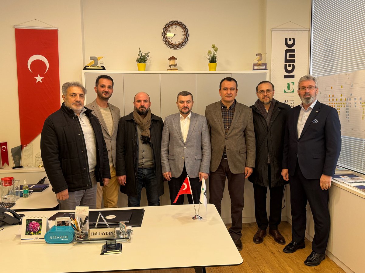 Genel Başkanımız Sayın Rıza Yorulmaz ve beraberindeki heyetimiz İGMG Genel Başkanı Sayın Kemal Ergün hocaya ziyaret gerçekleştirerek, Cihannüma Derneği ve İGMG'nin çalışmaları hakkında genel bilgilendirmeler ve kurumlar arası işbirlikleri ilgili görüşmeler gerçekleştirdiler.