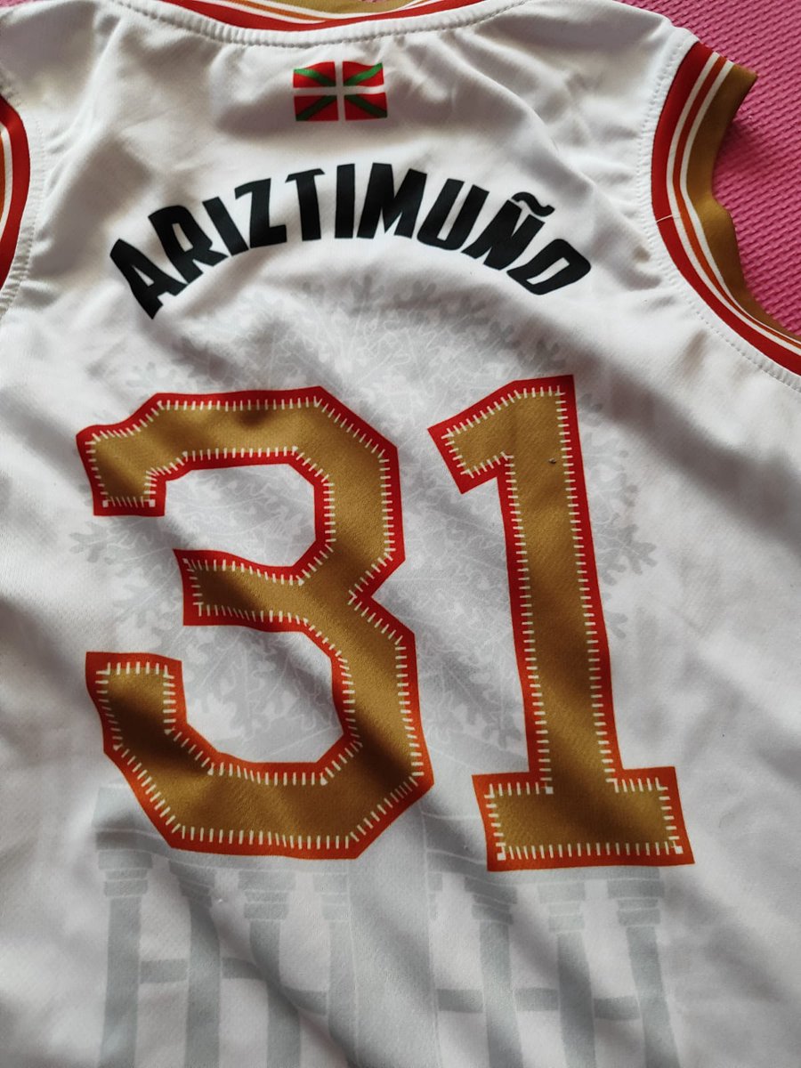 fimofito's tweet photo. Ehhhh, nos llega un joya para el sorteo solidario de Ziordia con @AurreraM . @itziarizti un año más nos manda una camiseta firmada para el sorteo. Gracias @ariztilopez1 ♥️♥️🏀🏀🔝. Seguro que a @PabloLolaso le gusta muchísimo nuestro nuevo regalo del sorteo eh , boletos a 1 euro. https://t.co/4KiQk1hH0B