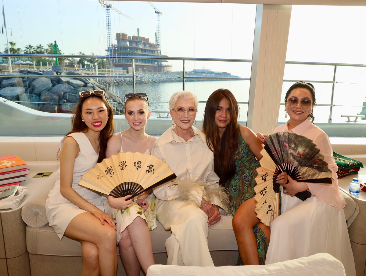 mayemusk's tweet image. Another celebration of my 77th birthday, this time in Dubai, on a boat. Thank you for a wonderful and fun time.
#AWomanMakesAPlan 📖
#ItsGreatToBe77 💪💃