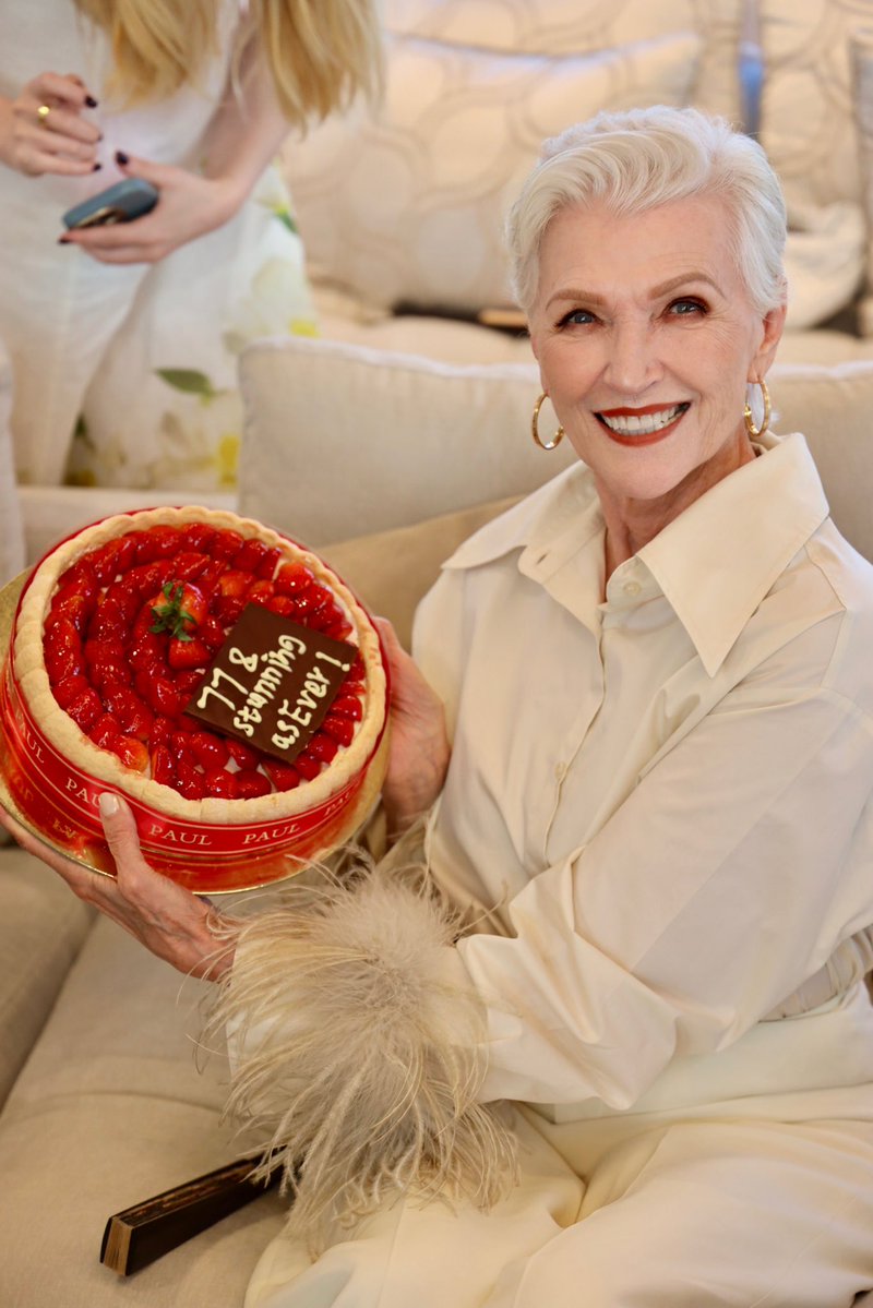 mayemusk's tweet image. Another celebration of my 77th birthday, this time in Dubai, on a boat. Thank you for a wonderful and fun time.
#AWomanMakesAPlan 📖
#ItsGreatToBe77 💪💃