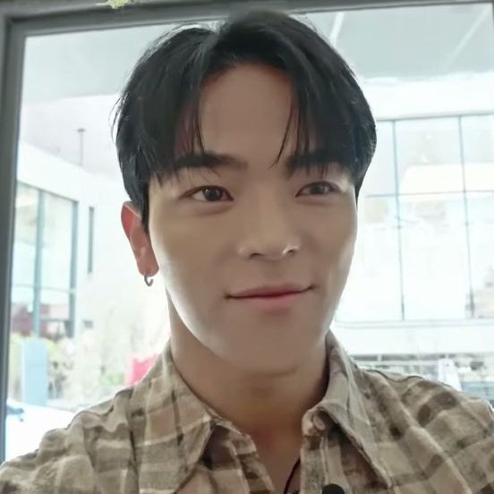 eilishrubyjane's tweet image. TU É FÃ DO TAYLOR SIMÃO COREANO QUE FOI CHUTADO DO SKZ GAROTA SE MANCA