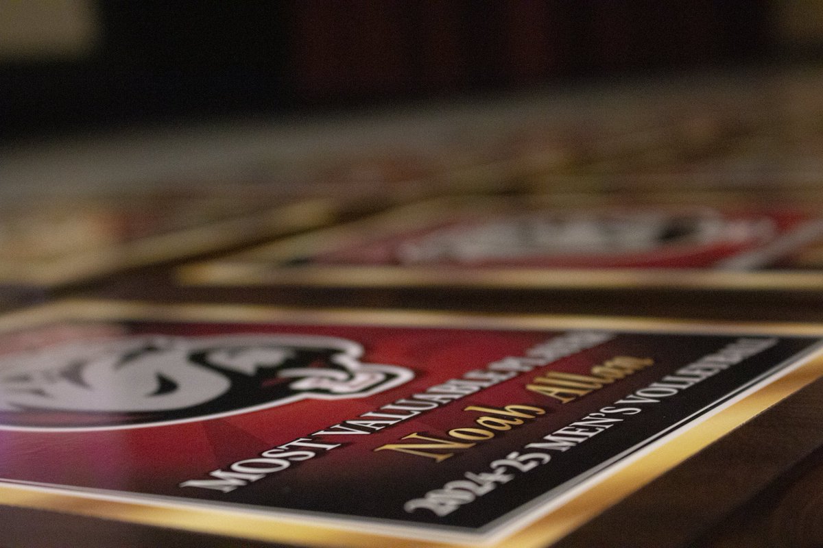 DeanAthletics's tweet image. Last night, the Dean College Department of Athletics & Recreation held its annual Awards Ceremony! 🏆
Check out some of the highlights from last night’s festivities! (All photos are in-progress and will be available on deanbulldogs.com)
#BulldogNation 🐾