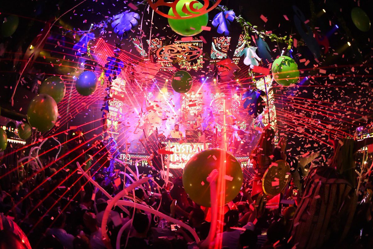 No me creo q te vayas a quedar n casa q quieres q te diga! 

Todo lo q no sea venir n grupo con 4 amigos a disfrutar d las pool partys, jugar 6handed y pasar la noche n Theatro, me va a parecer un tremendo desperdicio d juventud. 

Pd: cualquier día tienes 65 y estás xa ver obras