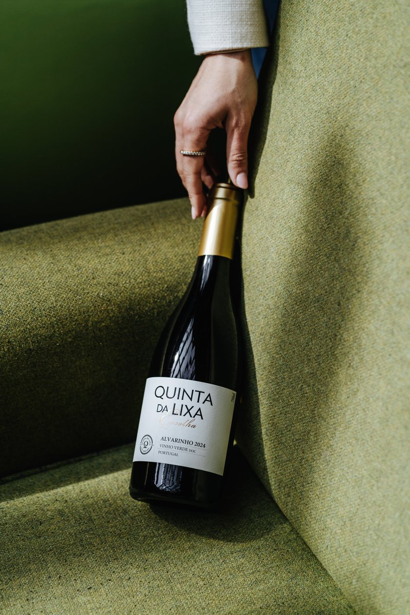 quintadalixavv's tweet photo. 𝐐𝐮𝐢𝐧𝐭𝐚 𝐝𝐚 𝐋𝐢𝐱𝐚 - 𝐀𝐥𝐯𝐚𝐫𝐢𝐧𝐡𝐨
.
❝A Quinta da Lixa, é produtora de Vinho Verde há mais de 35 anos e proprietária do primeiro hotel vínico da região do VV, Monverde Wine Experience Hotel❞
.
#quintadalixa #seizetheverde #monverde #wineawards #vinhoverde https://t.co/QxRunHdtJh
