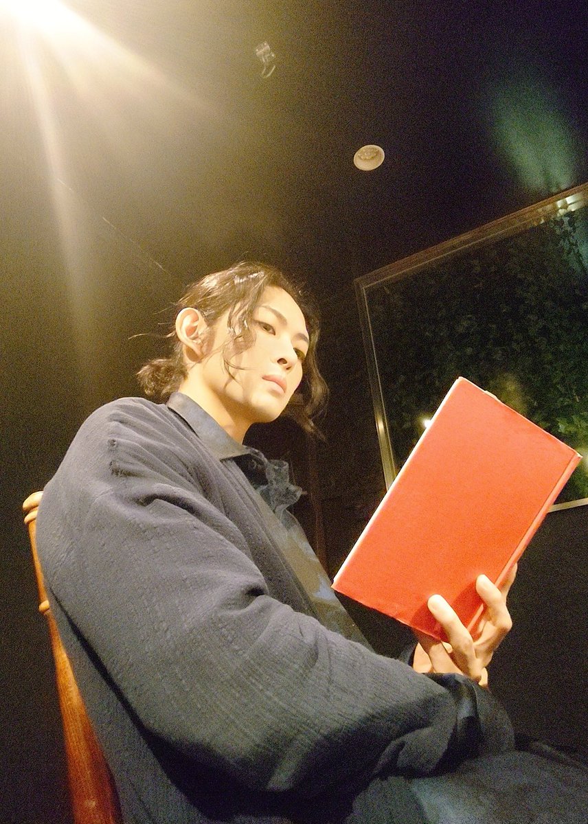 yukikan_no's tweet image. #Lostinthepages
作家も
大好きなんよ

髪の変遷がおもろい…

こんなにも数々の素敵な作品
イマーシブシアターに出させていただけている幸せ者

感謝

つまりは何が言いたいかって
#DAZZLE
は
いいぞ…！！！