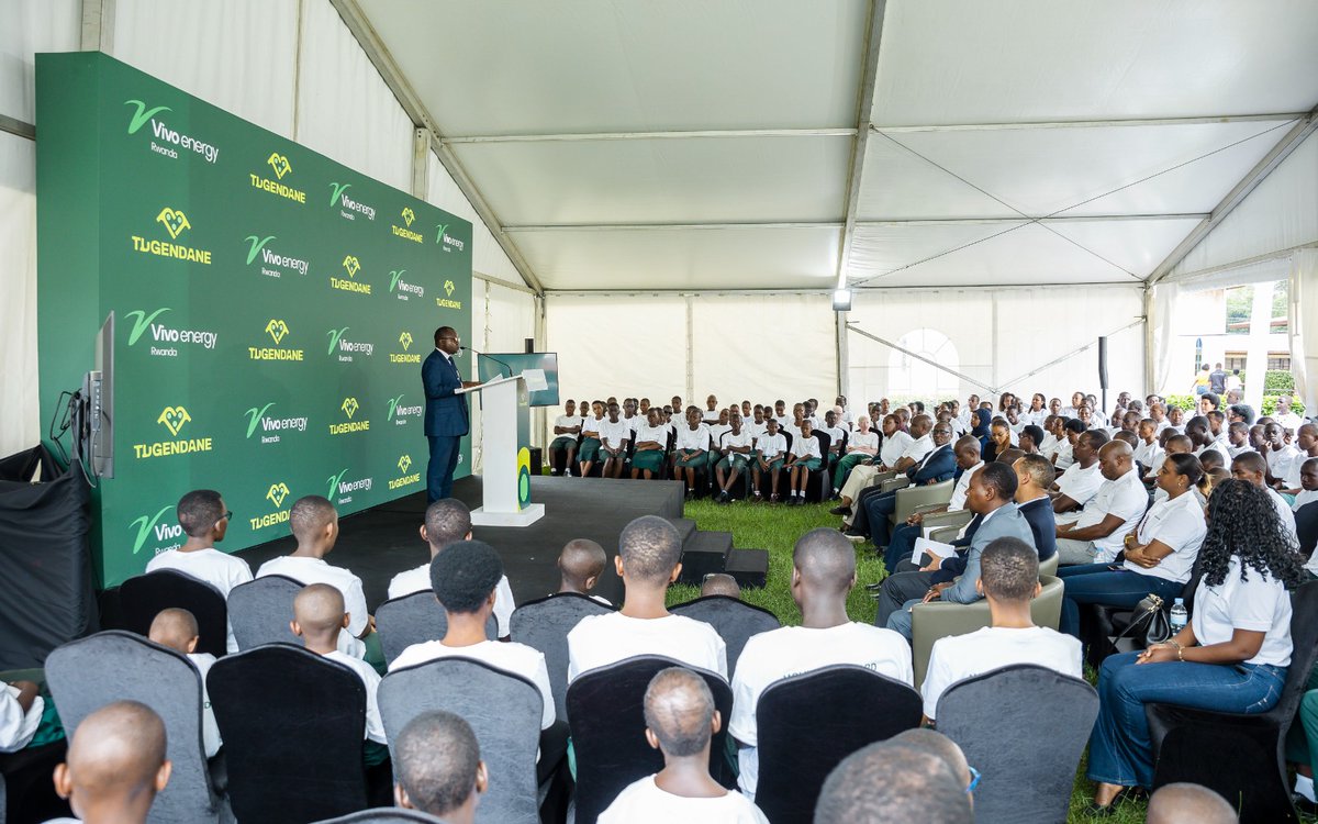 flashfmrw's tweet photo. Abanyeshuri 60 bafite ubumuga bwo kutabona bo mu ishuri rya HVP #Gatagara bahawe ubufasha bwo kwishyurirwa amafaranga y'ishuri mu gihe cy'umwaka binyuze muri gahunda ya #Tugendane yateguwe n'ikigo vivo Energy ku bufatanye na Jordan Foundation.@VivoEnergyRw https://t.co/5JheFol0cW