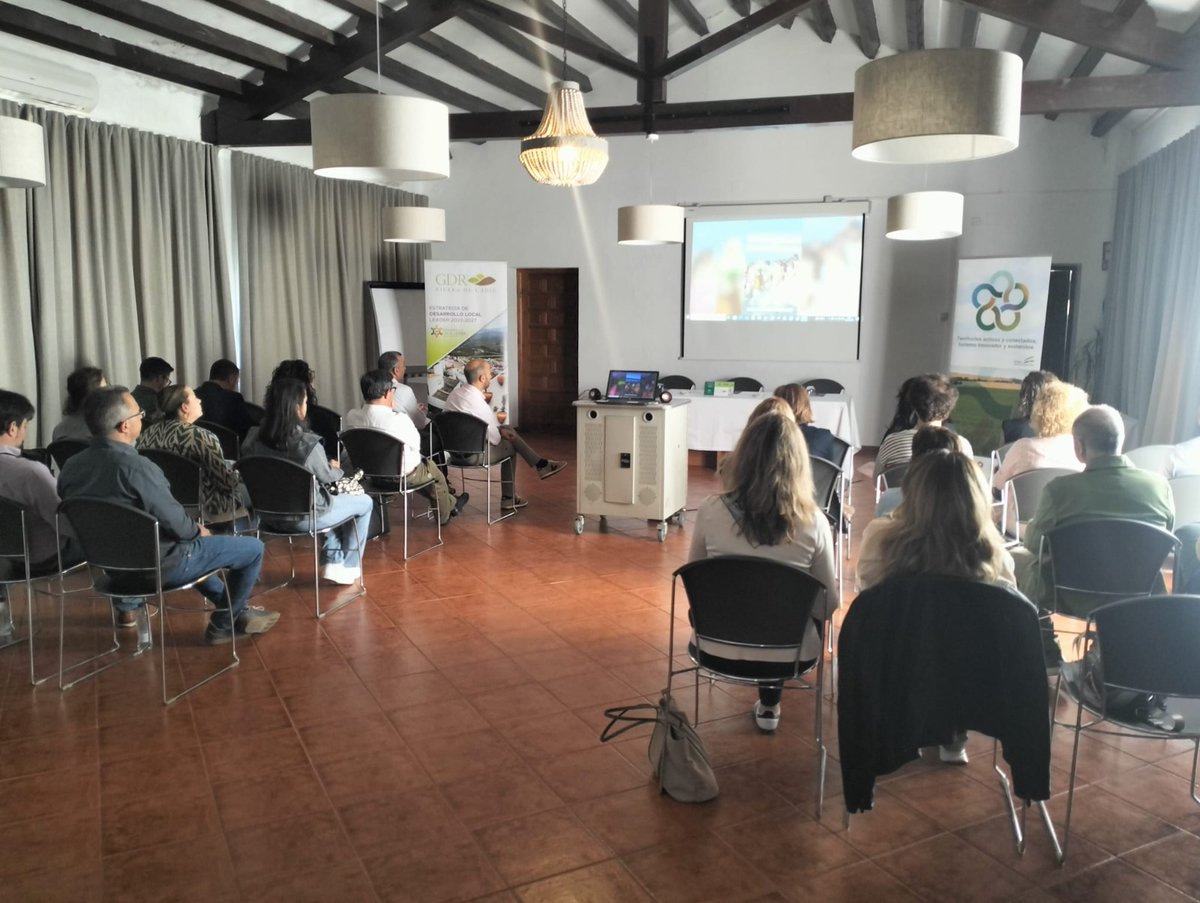 Ayer se presentó el 
 𝙈𝙖𝙣𝙪𝙖𝙡 𝙄𝙣𝙩𝙚𝙧𝙖𝙘𝙩𝙞𝙫𝙤 𝙙𝙚 𝘽𝙪𝙚𝙣𝙖𝙨 𝙋𝙧𝙖́𝙘𝙩𝙞𝙘𝙖𝙨 𝙚𝙣 𝙏𝙪𝙧𝙞𝙨𝙢𝙤 𝙎𝙤𝙨𝙩𝙚𝙣𝙞𝙗𝙡𝙚 , a cargo del Vicepresidente y el Gerente del Grupo de Desarrollo Rural de la Sierra de Cádiz Carlos Javier García Ramírez y Manuel Padilla.