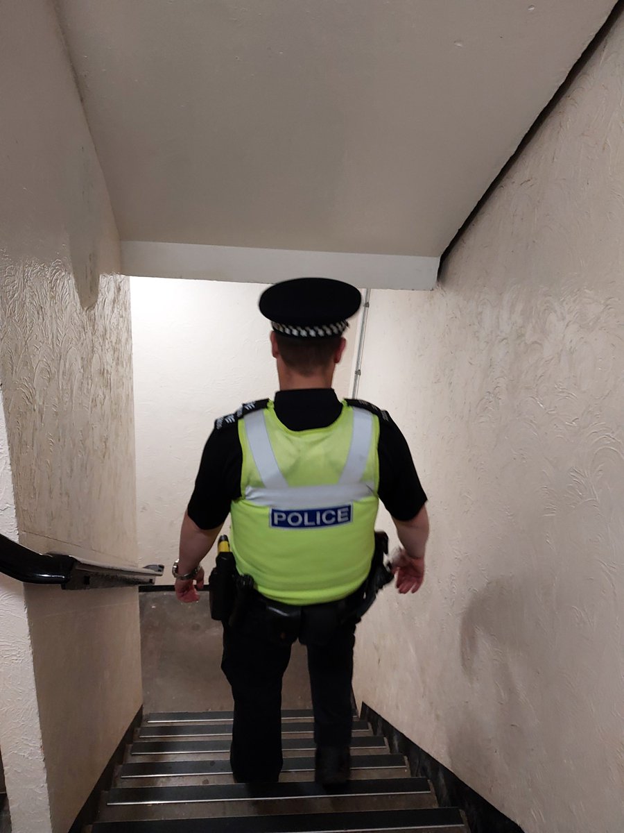 ErdingtonWMP's tweet photo. #Erdington officers conducting High Vis Patrols in local blocks which are suffering ASB.
#proactivepatrols
#communitypolicing https://t.co/RZqDi3nvAj