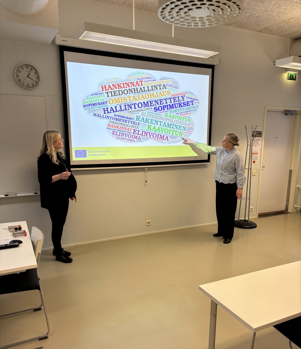 Pidimme tänään innostavan ja idearikkaan työpajan osana #kujoook hanketta. Saimme kuntajohdon &amp; johtavien viranhaltijoiden näkemyksiä siitä, mitä oikeasti tarvitaan koulutukseen –  ei pelkkää pykälien pänttäystä, vaan käytännönläheistä, sovellettavaa ja arkea tukevaa sisältöä💡