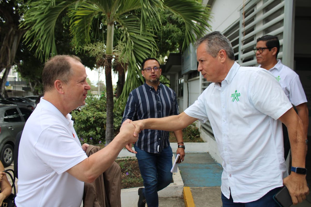 SENAenBolivar's tweet photo. El @SENAenBolivar recibió al Alto Comisionado de Acuerdos Migratorios de Alemania, Joachim Stamp, y a su comitiva. El director regional, @jaimetorradoc, lideró el encuentro, enfocado en fortalecer la cooperación y promover procesos migratorios legales. #AliadosSENA https://t.co/erYj8WdUUZ