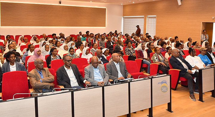 #Eritrea - Africa Vaccination Week commemorated in Asmara at the NCEW Hall today under the theme: "Immunization for all is humanly possible".  

Speakers at the event included senior officials from MoH, WHO and UNICEF.   Nation-wide vaccination coverage in Eritrea against a wide