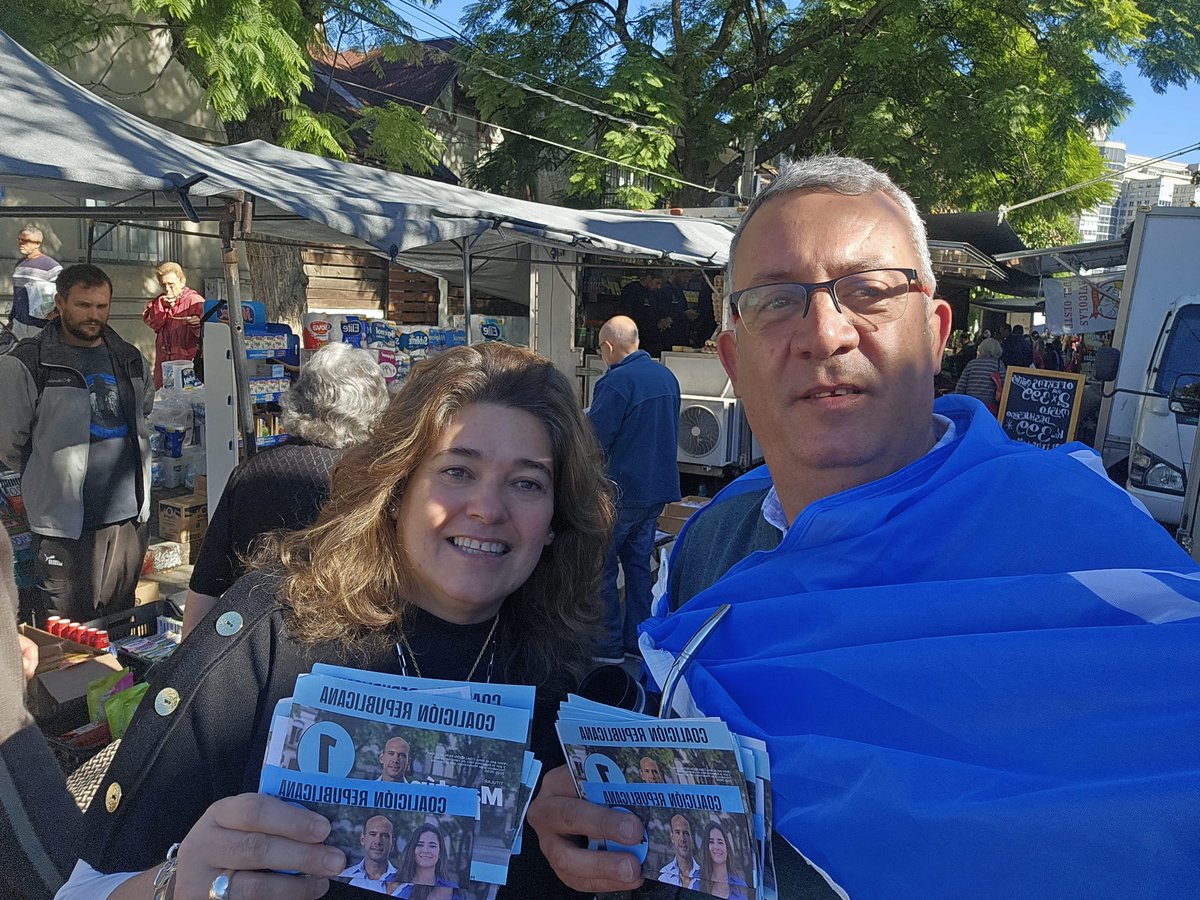 ParqueBatlle40's tweet photo. Feria de Estero Bellaco y Centenario y Rivera y Soca a full. Este equipo no descansa.
@matildeantiauy @DipRodrigoGoni @camboue @GabrielGianoli
@MartinLemaUy @JavierGarcia_Uy @Maferauer https://t.co/xnujsA2Gc3