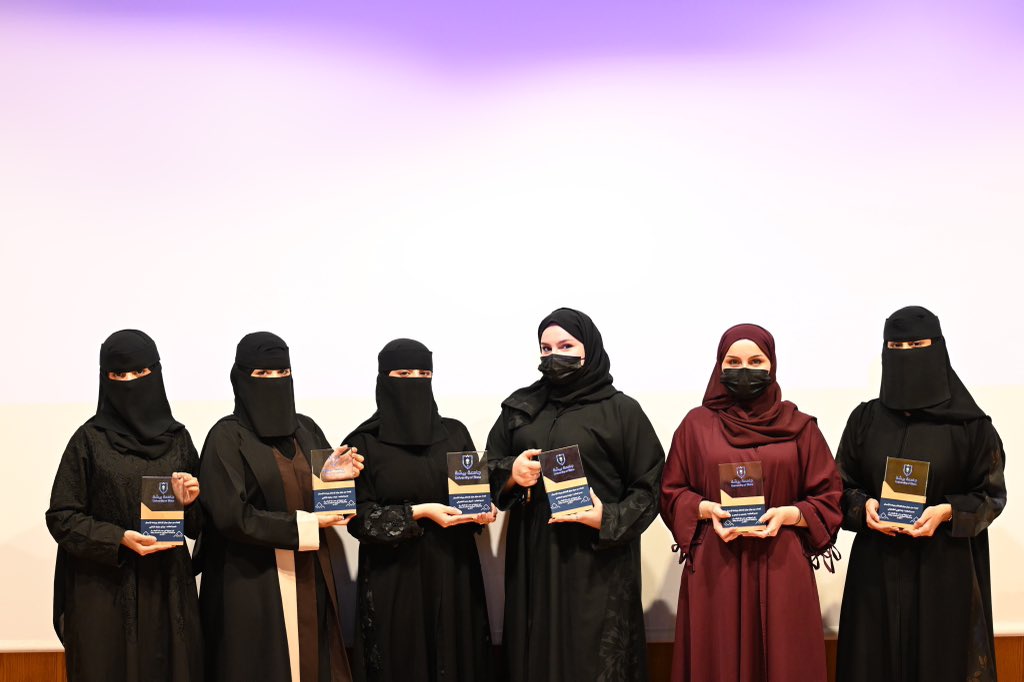 DSA_UB's tweet photo. يفخر نادي عمادة شؤون الطلاب بأن يحتفي اليوم بلبنات الإنجاز وأيقونات التميز، عقول واعدة حملت اسم الجامعة عاليًا في مجال الابتكار✨.
بكم نعتز، وبإنجازاتكم نفخر:
أميره الشمراني، ريم القرني، طيف القرني، رندا الشهراني، ياسمين الصلخدي، بتول الصلخدي، غيداء الأكلبي، ساره حسان. https://t.co/MuoD6zEj9u