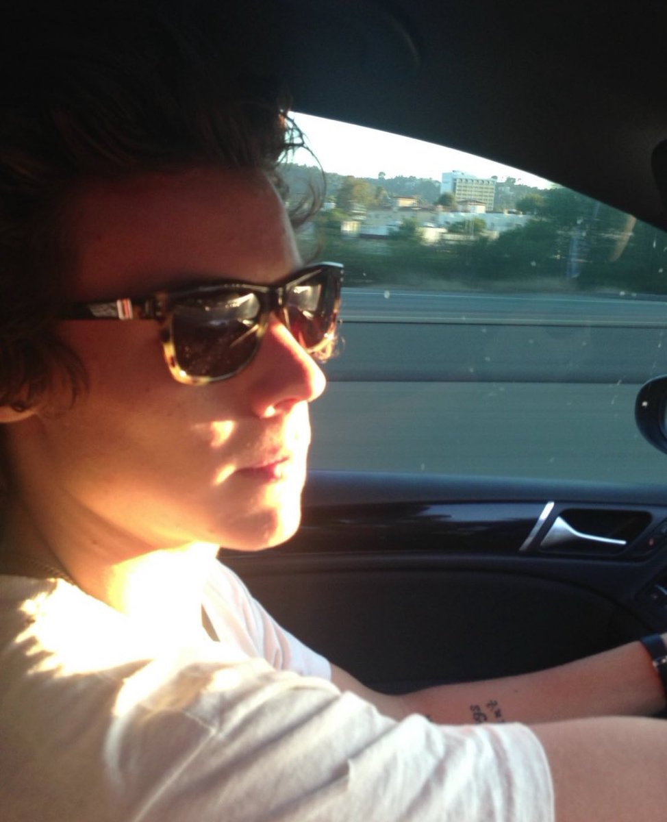 HarryMexOficial's tweet photo. Ed Sheeran compartió estas viejas fotos de Harry en su Instagram! https://t.co/nmjScI5bpd
