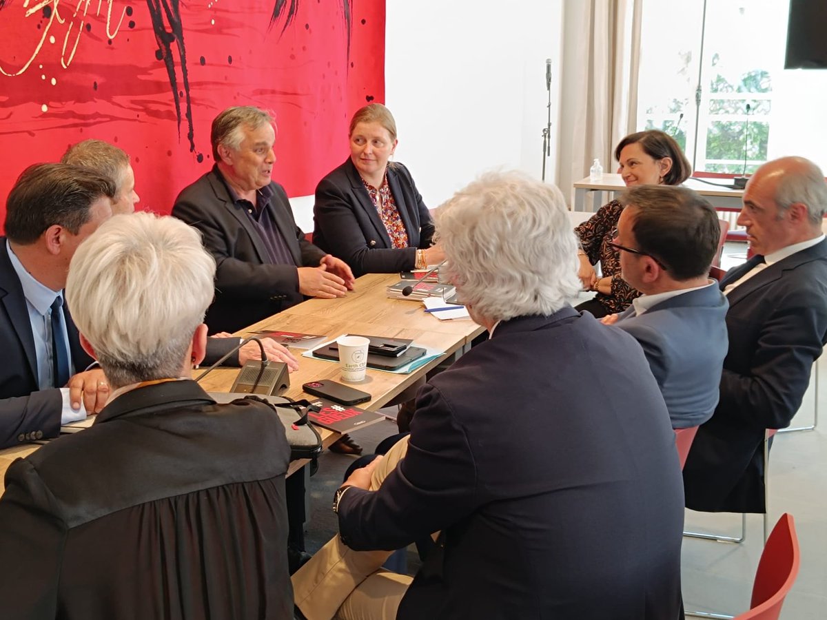 AnneLaureBlin's tweet image. Les #Gueux se mobilisent et ne lâchent rien y compris à l' @AssembleeNat.
Merci @AlexandreJardin pour cet échange passionnant avec @droiterep_an.
Non à la ségrégation sociale. Non aux #ZFE. #DirectAN
