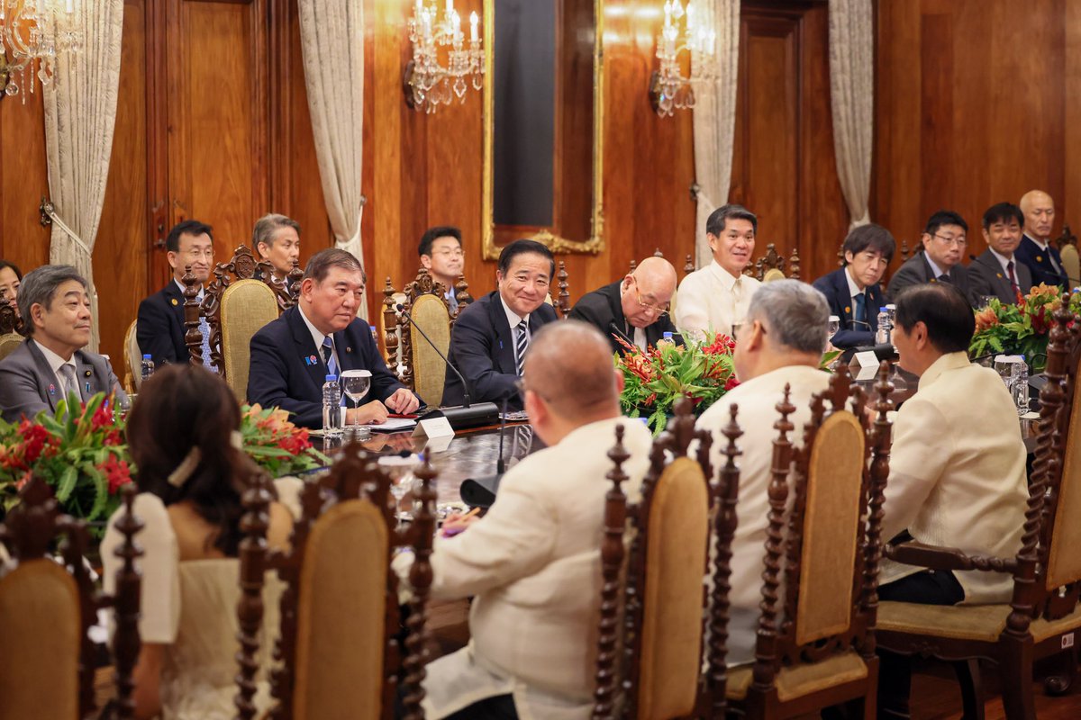 AmbJPNinPH's tweet photo. At the 🇯🇵🇵🇭 Summit, we celebrated the growing legacy of friendship and enhanced cooperation. Bound by shared values and a common vision, we continue to work heart-to-heart in shaping a peaceful, prosperous, &amp; Free and Open Indo-Pacific. The future is brighter together. 🌏✨ https://t.co/KGfLX4YSSG