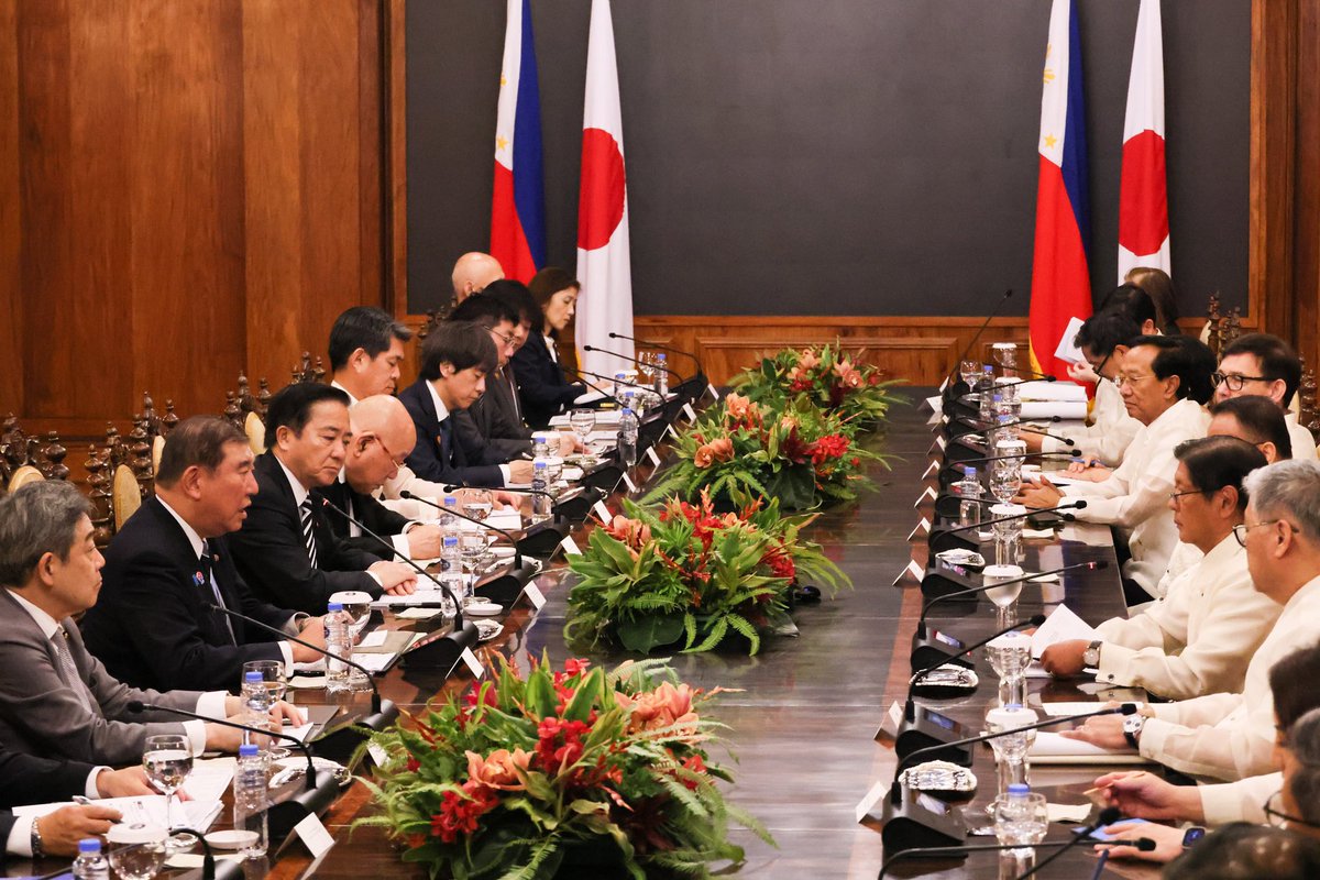 AmbJPNinPH's tweet photo. At the 🇯🇵🇵🇭 Summit, we celebrated the growing legacy of friendship and enhanced cooperation. Bound by shared values and a common vision, we continue to work heart-to-heart in shaping a peaceful, prosperous, &amp; Free and Open Indo-Pacific. The future is brighter together. 🌏✨ https://t.co/KGfLX4YSSG