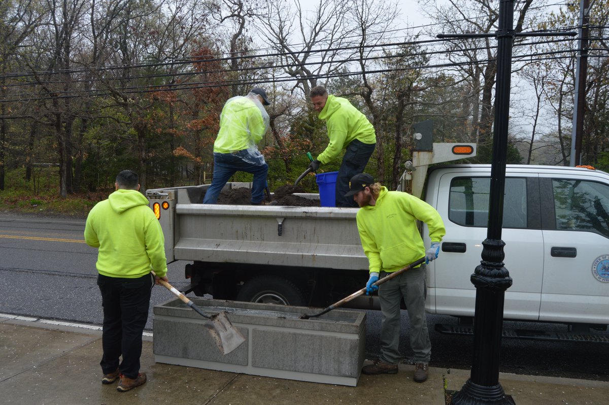 Spring has sprung and the Town is hard at work preparing for the warm weather! In cohesion with the Beautifications Program, our Buildings and Grounds crews have installed new planters in the North Amityville, Wheatley Heights, and West Babylon downtowns.