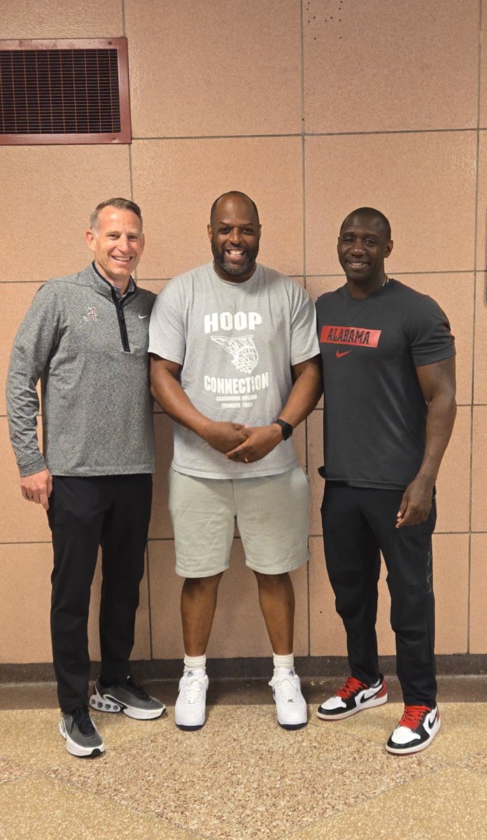 rippey_deron's tweet image. Appreciate Coach Oats And Coach Preston @AlabamaMBB For Stopping By Fort Greene Brooklyn After Visiting Our Son Deron Rippey Jr @BlairAcademyMBB @NewHeightsNYC #Grateful#TGBTG #WeWalkBYFaithAndNotBySight! 
We Proud Of You Ron Ron Keep Working Son#Driven, Dedicated And Determined!