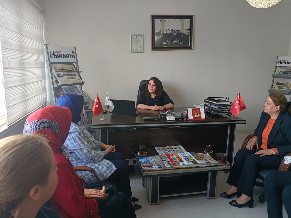 akkadinantep's tweet photo. İl Kadın Kolları Başkanımız ve İcra kurulumuz ile basınımızın seslerinden  kadın  gazeteci Sn Tuğba Canpolat hanımı @NBE_TV'de ziyarette bulunduk.

Gündemimiz kadın dayanışması,kadın gücü ve başarısıydı.
Hoş sohbetleri ve misafirperverliklerinden dolayı teşekkür ediyoruz. https://t.co/8DkffV4u9L