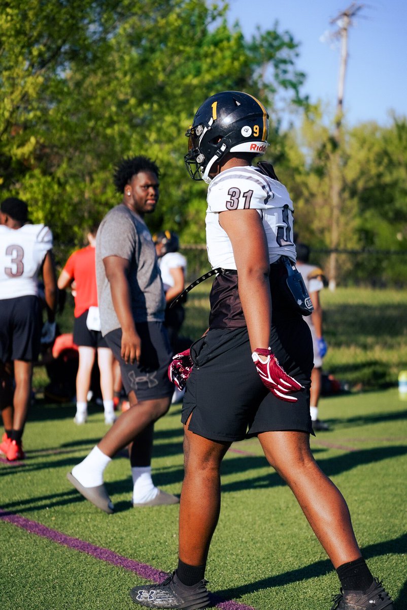 1ofthem1s2028's tweet image. Spring ball day 1 in the books 📝 Time to turn up another notch 💯 #roadtothenatty🏆