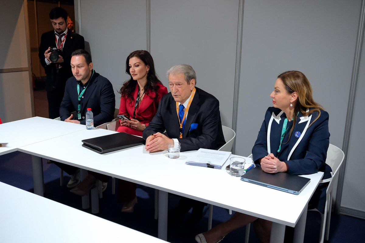 Përmbledhje e Takimit Bilateral midis Kryeministrit të Maqedonisë së Veriut, Hristijan Mickoski, dhe Kryetarit të Partisë Demokratike të Shqipërisë, Sali Berisha

Gjatë Kongresit të PPE, u zhvillua një takim bilateral ndërmjet Kryeministrit të Maqedonisë së Veriut, z. Hristijan