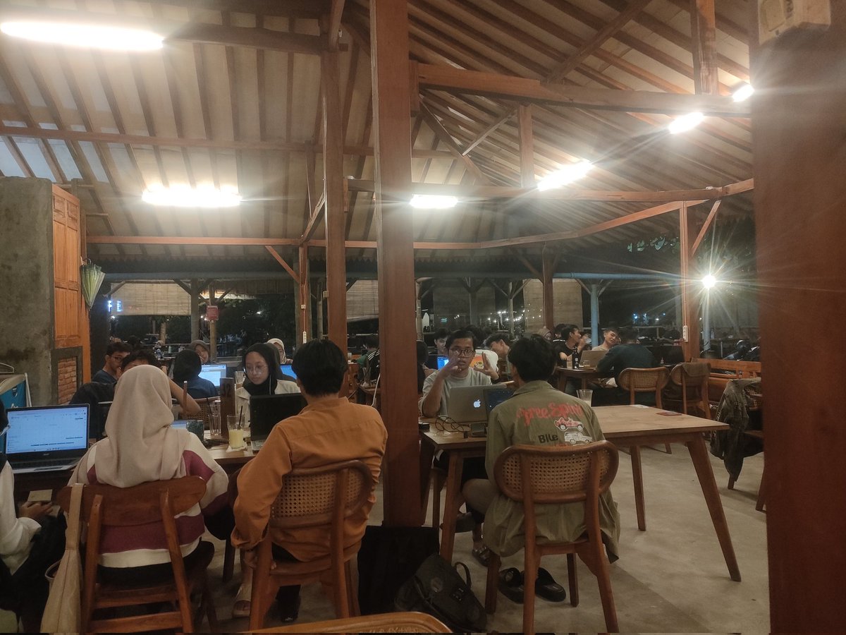 edi_akhiles's tweet photo. Beristighfar, bertobat, merupakan salah satu jalan bagi dikaruniakanNya rezeki yang berlimpah.

Hud 3 https://t.co/2Yno27ja5I