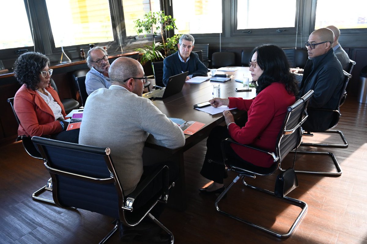 🌐El directorio de ASSE recibió a los representantes de OPS en Uruguay, quienes presentaron las grandes líneas de trabajo que llevan adelante. 

🗨️Ambas instituciones mantienen un diálogo permanente sobre las políticas de salud en el país y la región.