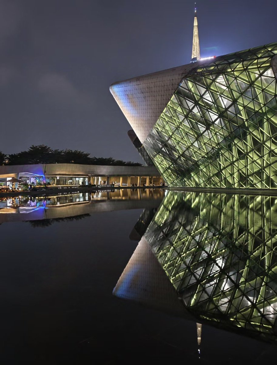 Dabei_L's tweet photo. A corner of the Guangzhou Opera House. enjoy this special beauty. https://t.co/TeQ5QXXjK1