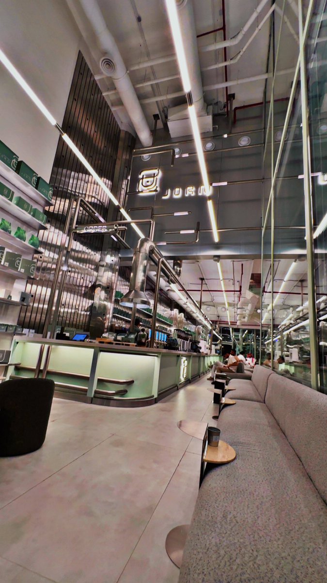 RASMY32's tweet image. @jorn_ksa 

قهوة فاخرة جداً في واحد من اجمل كافيهات #الرياض ❤️