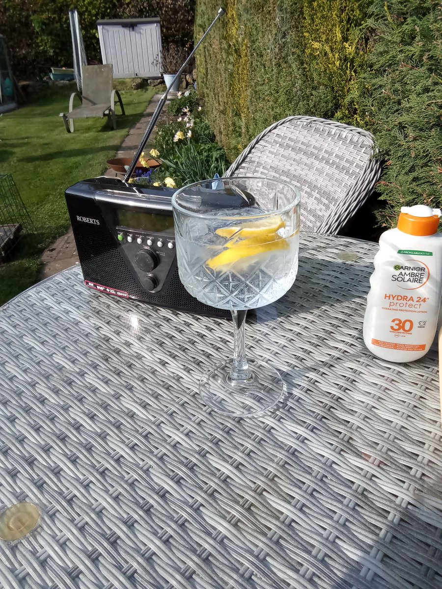 LorraineToal's tweet image. Busy day in the garden. Sun now definitely over the yard arm!  Enjoying the composer of the week very much.  Cheers everyone. Looking forward to In Tune @PetrocTrelawny