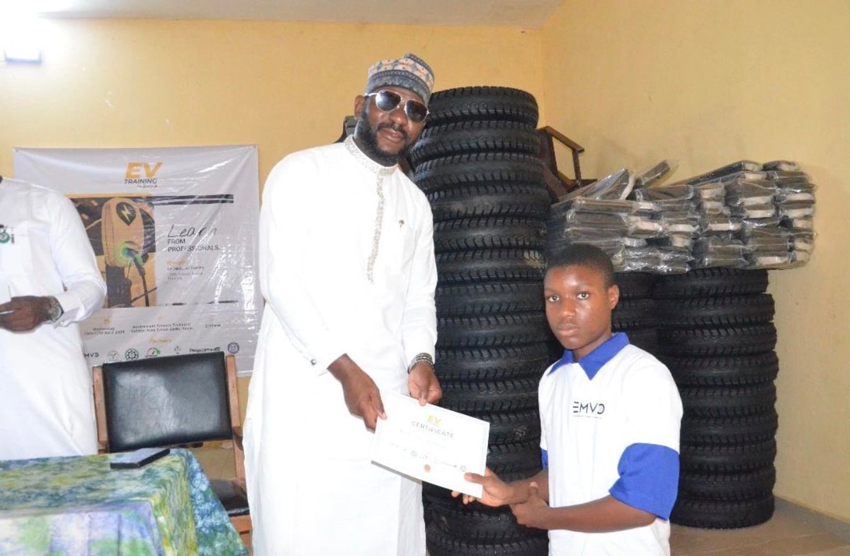 emvc_1's tweet photo. Proud to have implemented an EV training program in partnership with the Energy Commission and NADDC. The program, designed in collaboration with SEFORALL and AfricaNev, equipped students, private sector companies, and government employees with skills in EV assembly https://t.co/5ral28307y