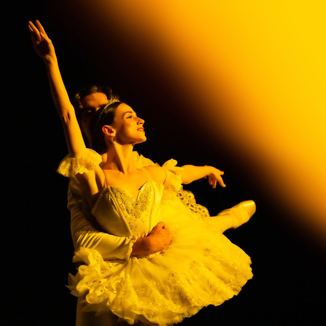 Happy international dance day! 💃🏽🩰 

Did you know Tchaikovsky’s The Nutcracker wasn’t an instant success? Now, it’s one of the most famous ballets ever! ✨