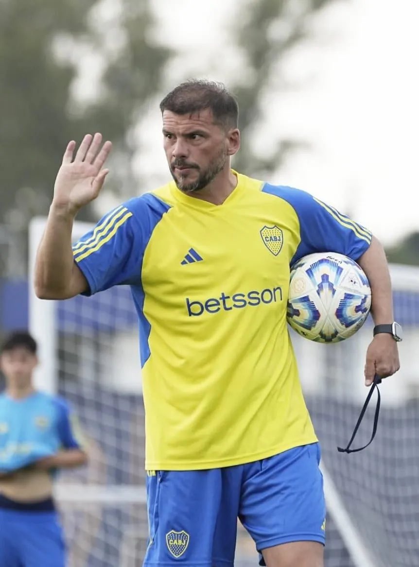 Brandon95808420's tweet photo. ✅ Mariano Herrón será el DT de #Boca frente a Tigre.

⚠️ Además, la COMISIÓN DIRECTIVA analiza dejarlo hasta el FINAL del CAMPEONATO.

La posibilidad está latente.. https://t.co/SQnNuTx6Ep