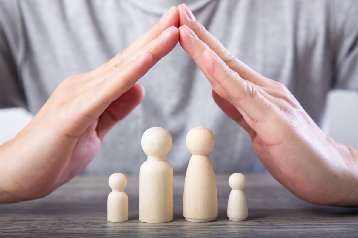 TFP__Brokerage's tweet image. 🏘️ Real estate investors: Planning your legacy? Life insurance is key.

✅ Tax-free death benefit
💰 Liquidity to cover estate taxes
⚖️ Equalize inheritance among heirs

Protect your portfolio. Pass it on intact.
#WealthSuccession #RealEstateLegacy #LifeInsurancePlanning