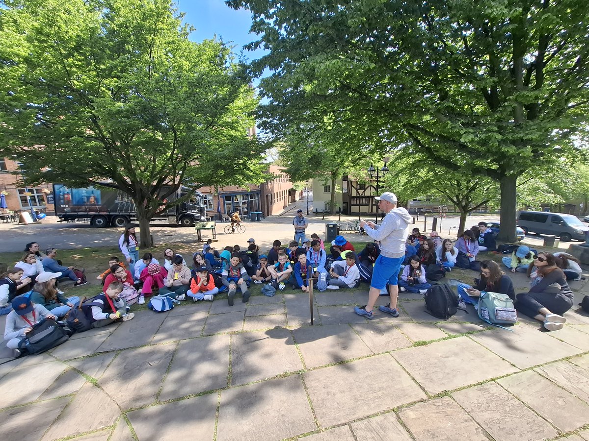 EzekialBone's tweet image. 'Nova stella, novus rex' 1066⚔️Around 50 young French kids basked in the sun on a quest around #Nottingham for #Robinhood 🏹 Cool to be working with their leader Mathieu again whose translation had great impact. Top day!👍 Thanks @PGTrips_Asso 🏹 @VisitNotts @NottinghamHost 🏹