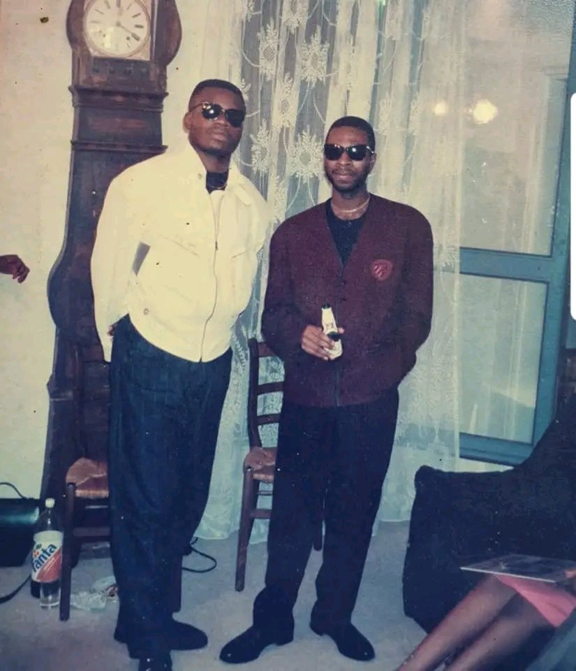 Souvenir Paris 1987. Thomas Luhaka Losendjola et Veron Yindula Kayi, jeunes étudiants parisiens.

Tout passe, tout coule, tout change et rien ne demeure.  

Yika mpiko, lobi eza ya Nzambe !
Reste déterminé, demain appartient à Dieu !
Bonne soirée à vous tous mes amis !