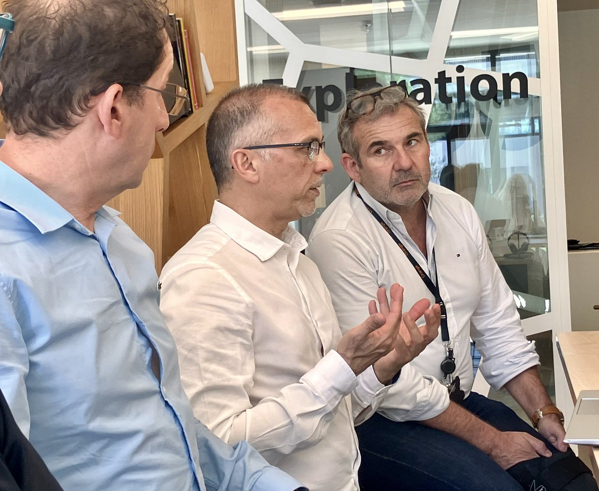 sandrine_sbert's tweet photo. 🎬 de fin des 2 jours de présentation de la #safetycase aux collectivités territoriales et services de l’État par les experts #Orange &amp; @PierreSanavio. Ce dispositif répond aux enjeux de #résilience, une valise de secours 📡pour rester connecté en cas de crise. #Montpellier https://t.co/BrDlVmcNzZ