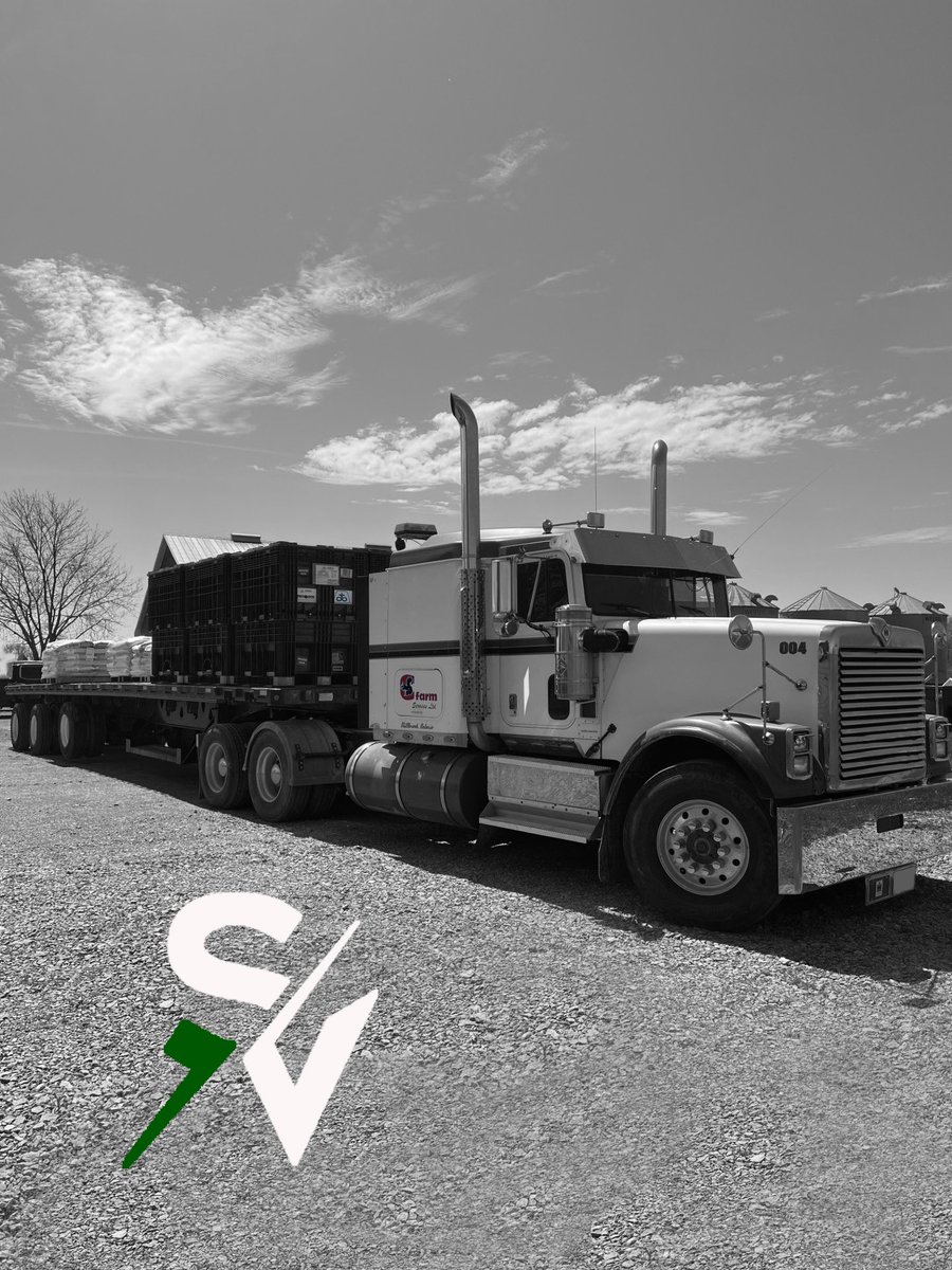 SouthviewFarms's tweet photo. First load of @Pioneer seed has arrived 🌱

#PlantPioneer #SouthviewFarms https://t.co/YqQZOmFDv5