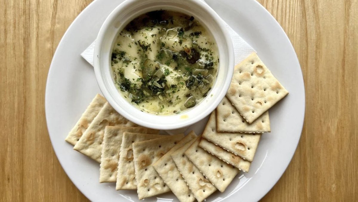 ‘Grandmacore’ is trending at Toronto restaurants. A little bit retro, a little bit quaint, comfort food is back in a big way. Alumnus Brett Healey's The Fall Bright Tavern is one such homey spot!
Learn more: mailchi.mp/5340e697d899/w…

#culinaryschool #grandmacore