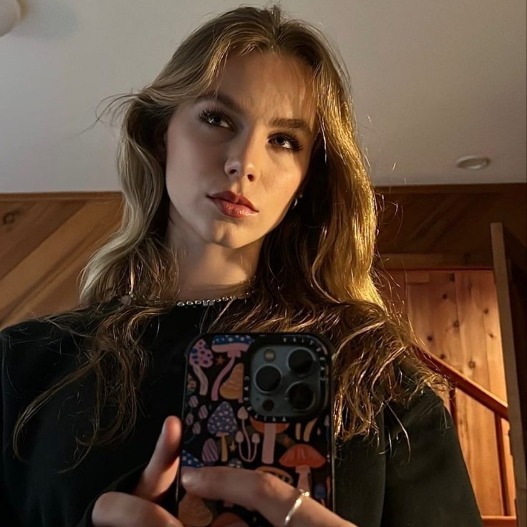 coldmxss's tweet image. ⠀⠀⠀⠀⠀⠀⠀⠀
⠀⠀⠀⠀  ﹫ ﹙  𝖈𝗈𝗅𝖽𝗆𝗑𝗌𝗌  ﹚    𝗉𝗈𝗌𝗍.
⠀⠀⠀⠀⠀𝒚 𝗃𝗎𝗌𝗍𝗈 𝗉𝖾𝗇𝗌𝖾́, 𝗉𝖾𝗇𝗌𝖾́ 𝗉𝗈𝗋 𝗉𝖾𝗇𝗌𝖺𝗋.
⠀⠀⠀⠀⠀𝗒𝗈 𝗊𝗎𝖾 𝖾𝗌𝗍𝖺𝖻𝖺 𝖺𝖼𝖺́, 𝗇𝖾𝗇𝖺,
⠀⠀⠀⠀⠀𝖽𝗈𝗇𝖽𝖾 𝖾𝗌𝗍𝖾́𝗌 ¿𝖼𝗈́𝗆𝗈, 𝖼𝗈𝗆𝗈 𝖾𝗌𝗍𝖺𝗌?
⠀⠀⠀⠀⠀⠀⠀