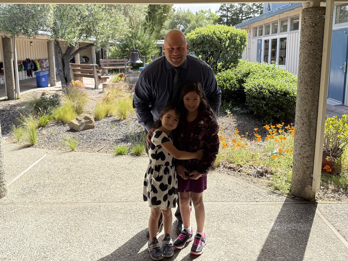 SRVUSD1's tweet photo. Sup. Cammack felt the community spirit during his visit to Alamo 💛 Students spoke about the joy of learning in a small school where friendships are strong &amp; student voices are heard. Shared leadership with PTA, Ed Foundation &amp; parents make Alamo a place where learning thrives! https://t.co/UkVSoDwP3r