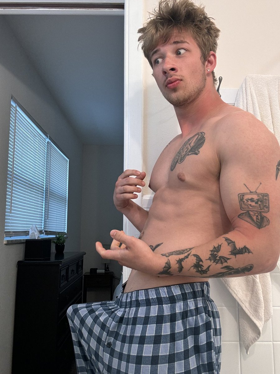 Say hi and Rt for a nudie in your dm