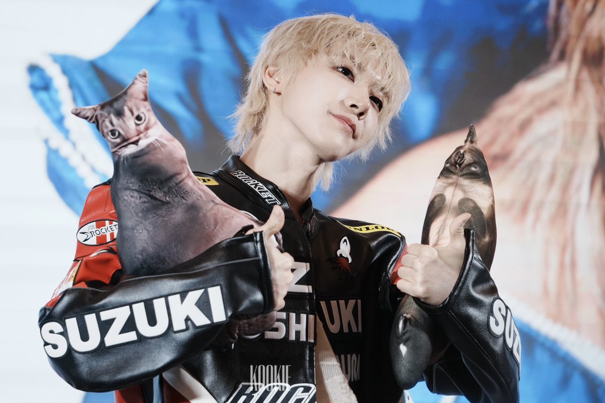EatKookie's tweet photo. 20250428｜POPMERCH in SHANGHAI

🐈‍⬛

#TEN #텐 #李永钦 #テン #ชิตพลลี้ชัยพรกุล
#威神V #WayV https://t.co/0Fq8z7mWbj