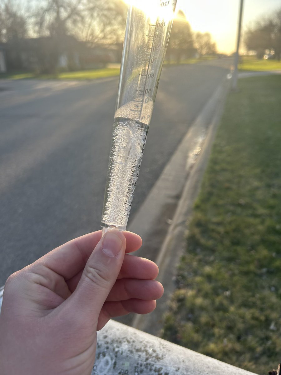 DKAS_ND_N_MN's tweet photo. After a good soaker yesterday the temps sure did drop!  Looking ahead as soils get fit for planting again temps are on the rise and fast emergence conditions look likely.  #plant25 is about to go full steam in the North! @Asgrow_DEKALB https://t.co/zk9rXb40QJ